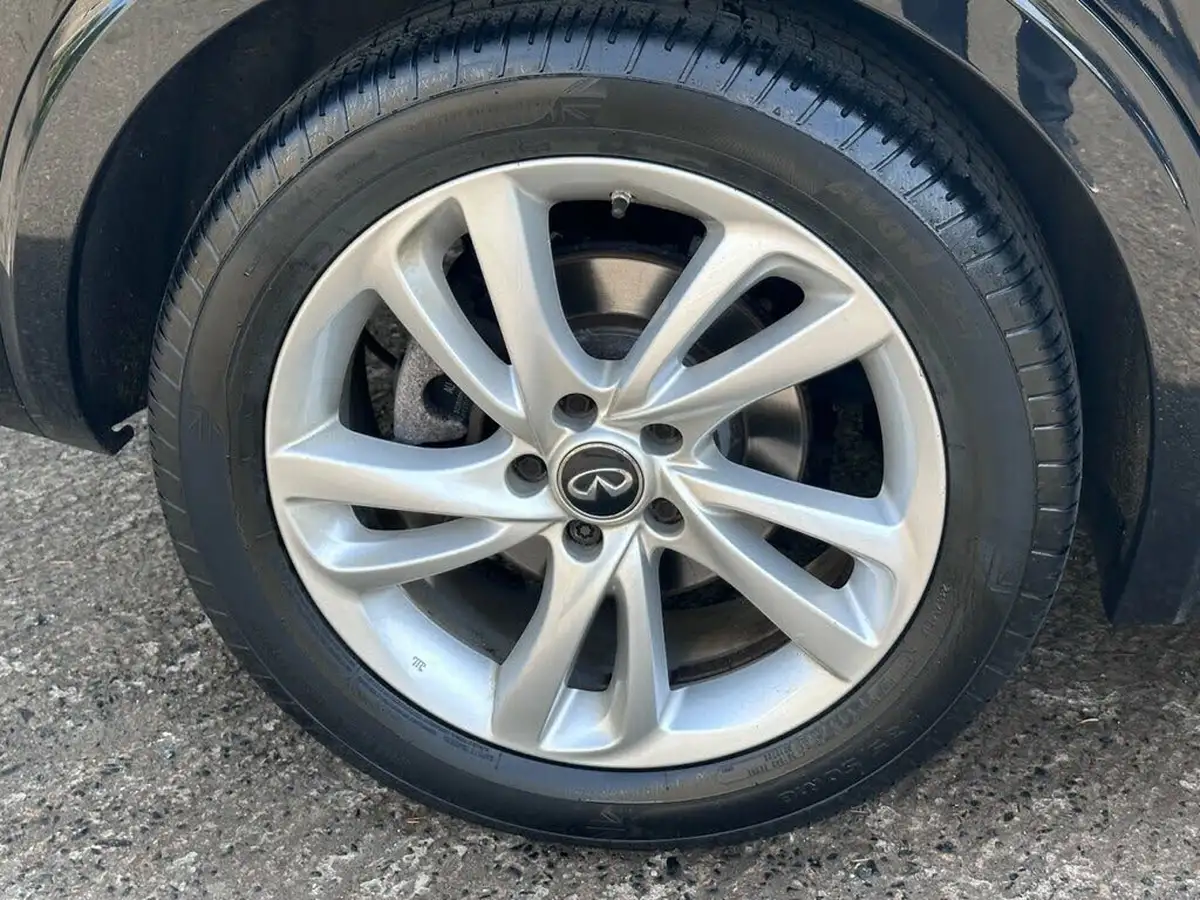 2017-infiniti-q30-15d-se-big-5