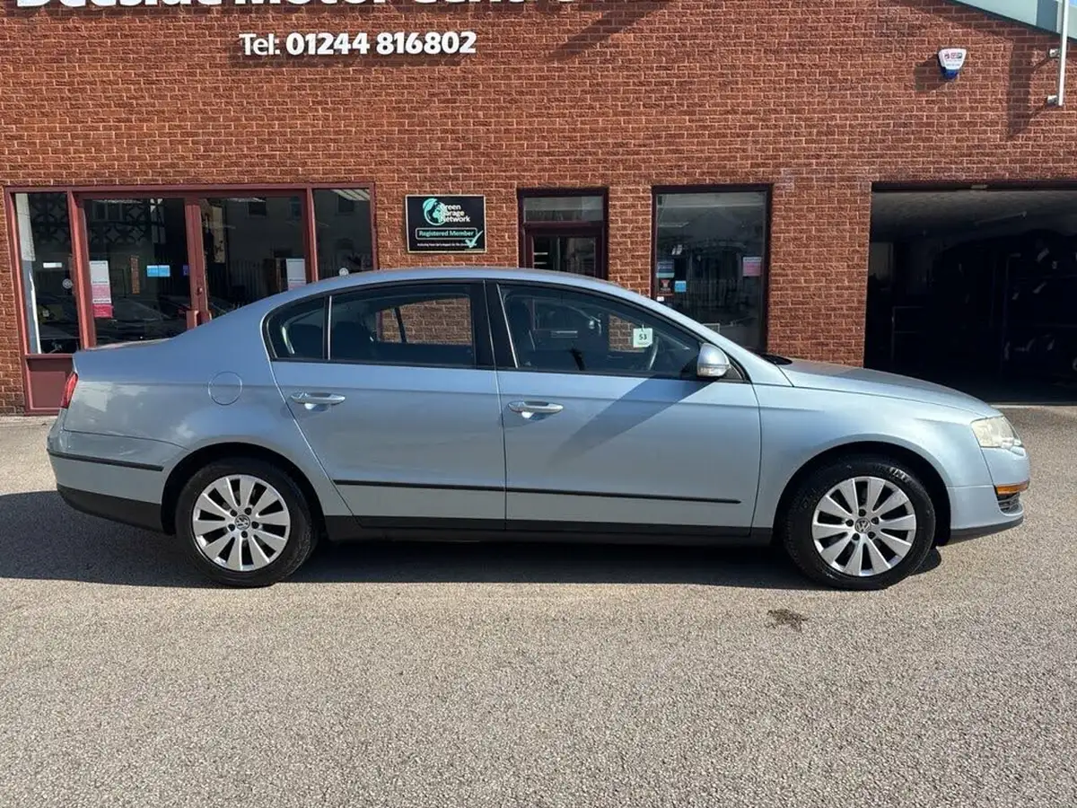 2009-volkswagen-passat-20td-bluemotion-2-saloon-4d-big-2