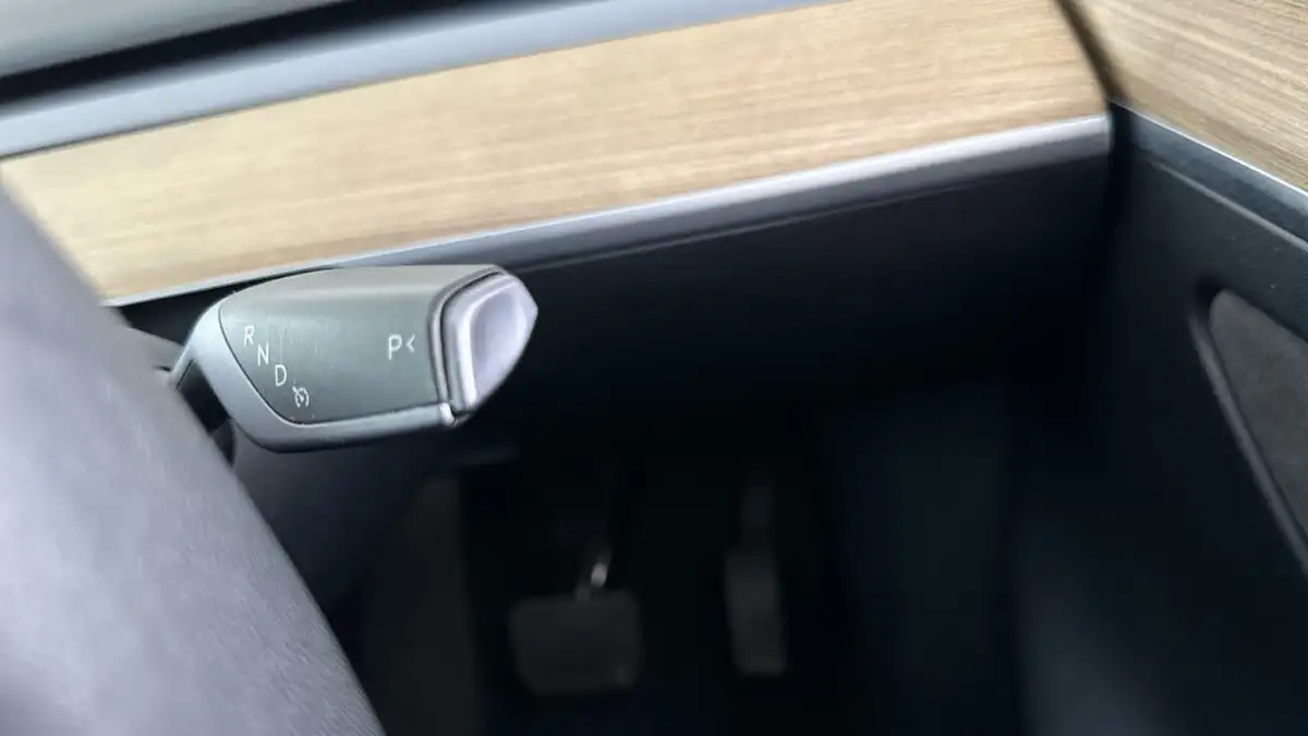 2022-tesla-model-y-e-long-range-big-30