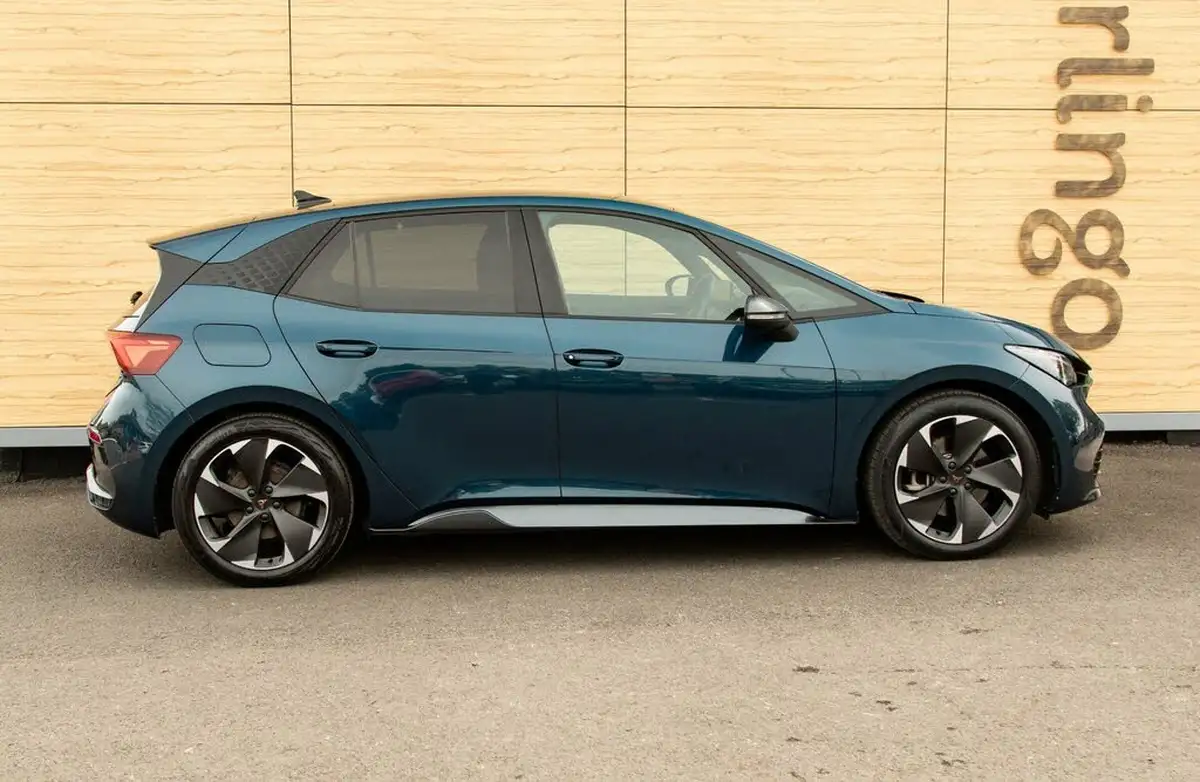2022-cupra-born-e-v2-204ps-58kwh-big-11