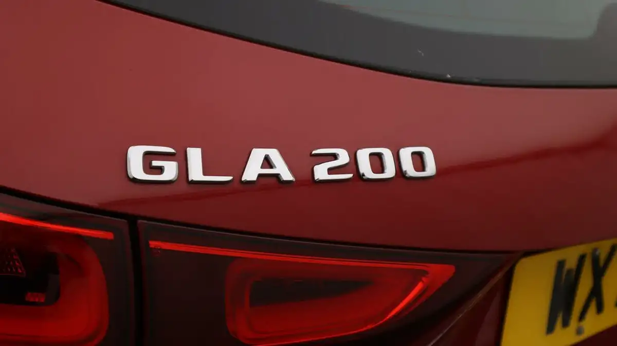 2022-mercedes-benz-gla-class-13-gla-200-sport-big-20