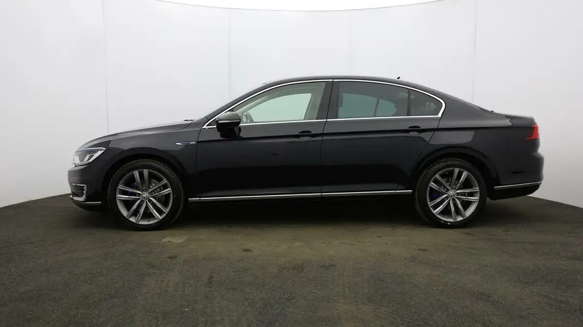 2018-volkswagen-passat-14-tsi-gte-saloon-4d-big-62