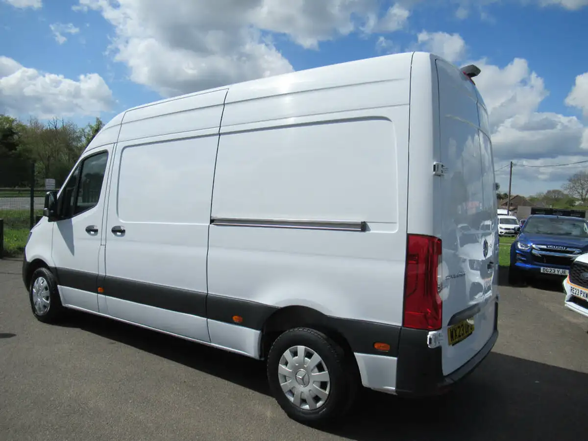 2023-mercedes-benz-sprinter-20cdi-315-l2h1-premium-big-5