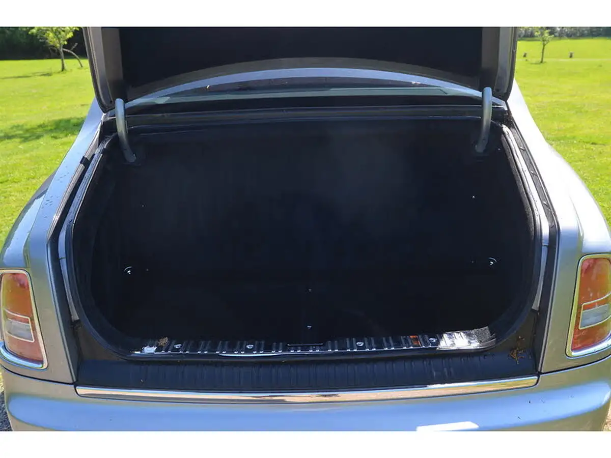 2016-rolls-royce-phantom-67-coupe-2d-big-6