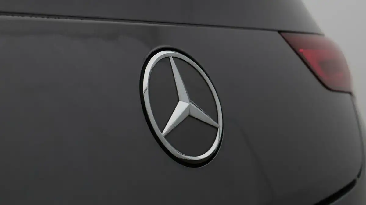 2022-mercedes-benz-cla-13-cla-180-amg-line-premium-plus-coupe-4d-big-23