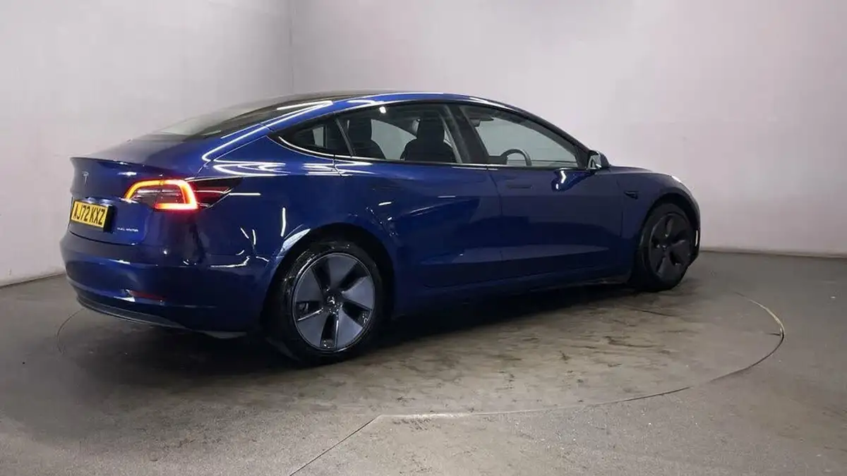 2022-tesla-model-3-e-long-range-big-7
