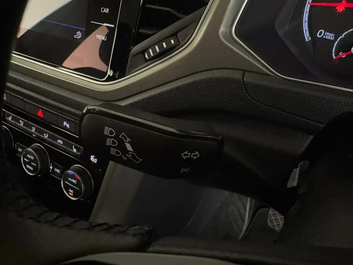 2020-volkswagen-t-roc-16tdi-se-big-16
