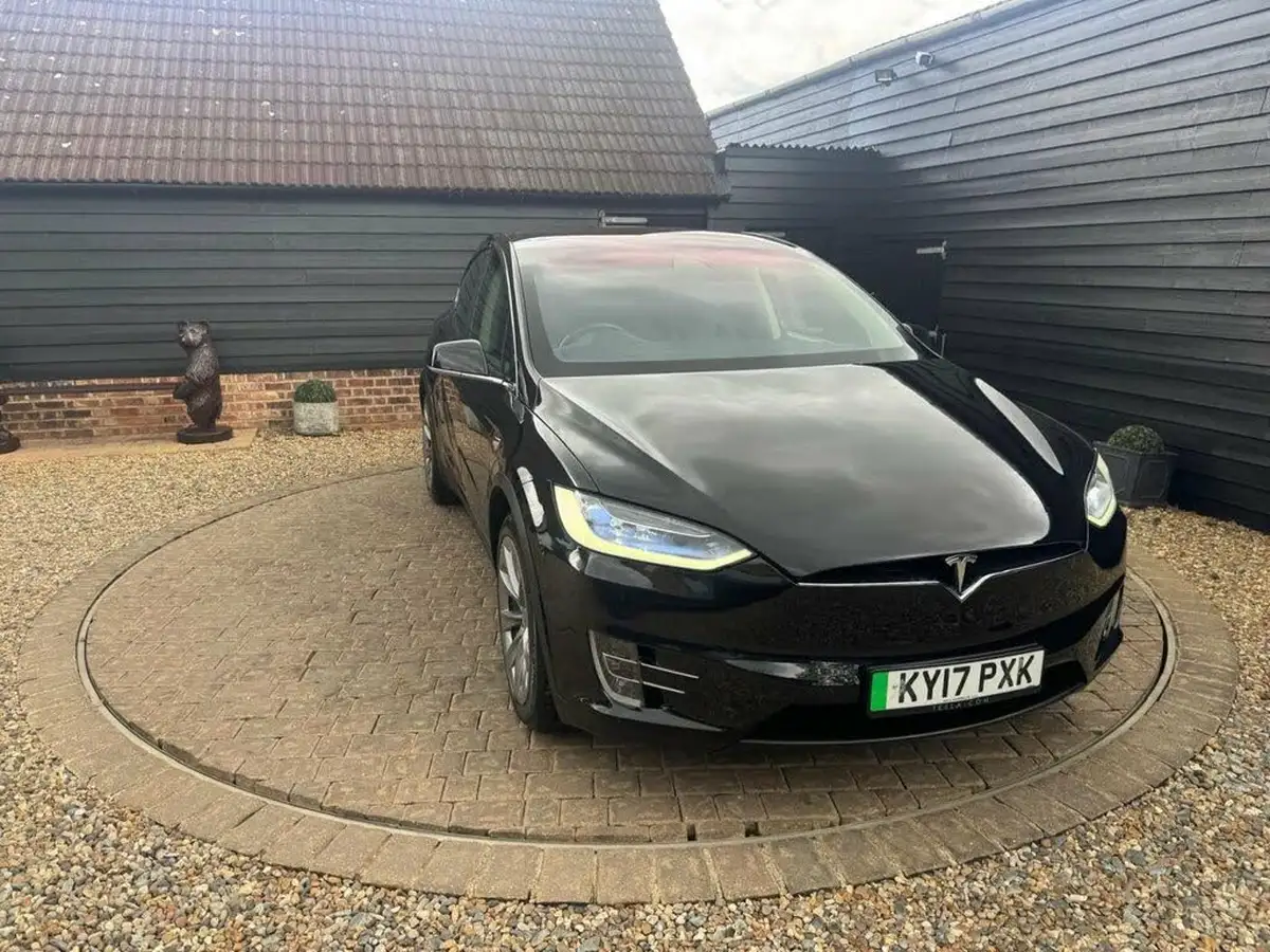 2017-tesla-model-x-e-75d-big-51