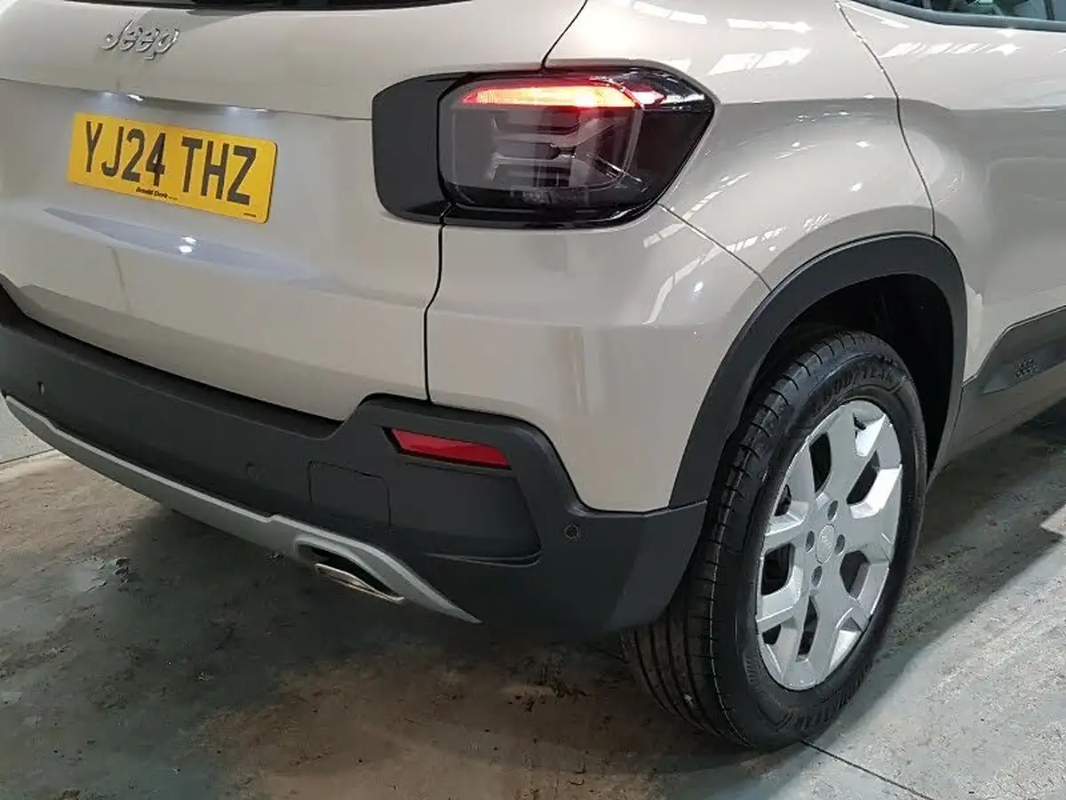 2024-jeep-avenger-12-gse-altitude-big-18