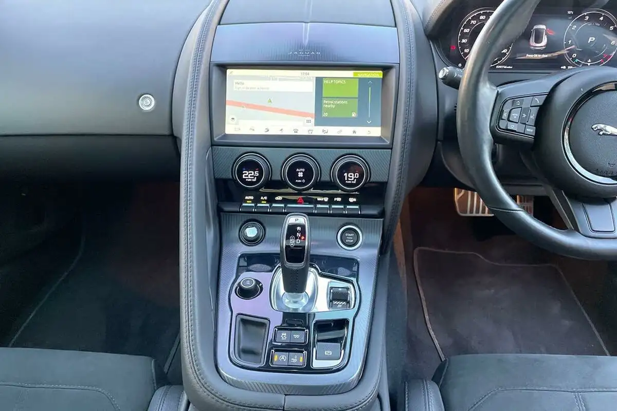 2021-jaguar-f-type-50-v8-sc-reims-edition-big-36