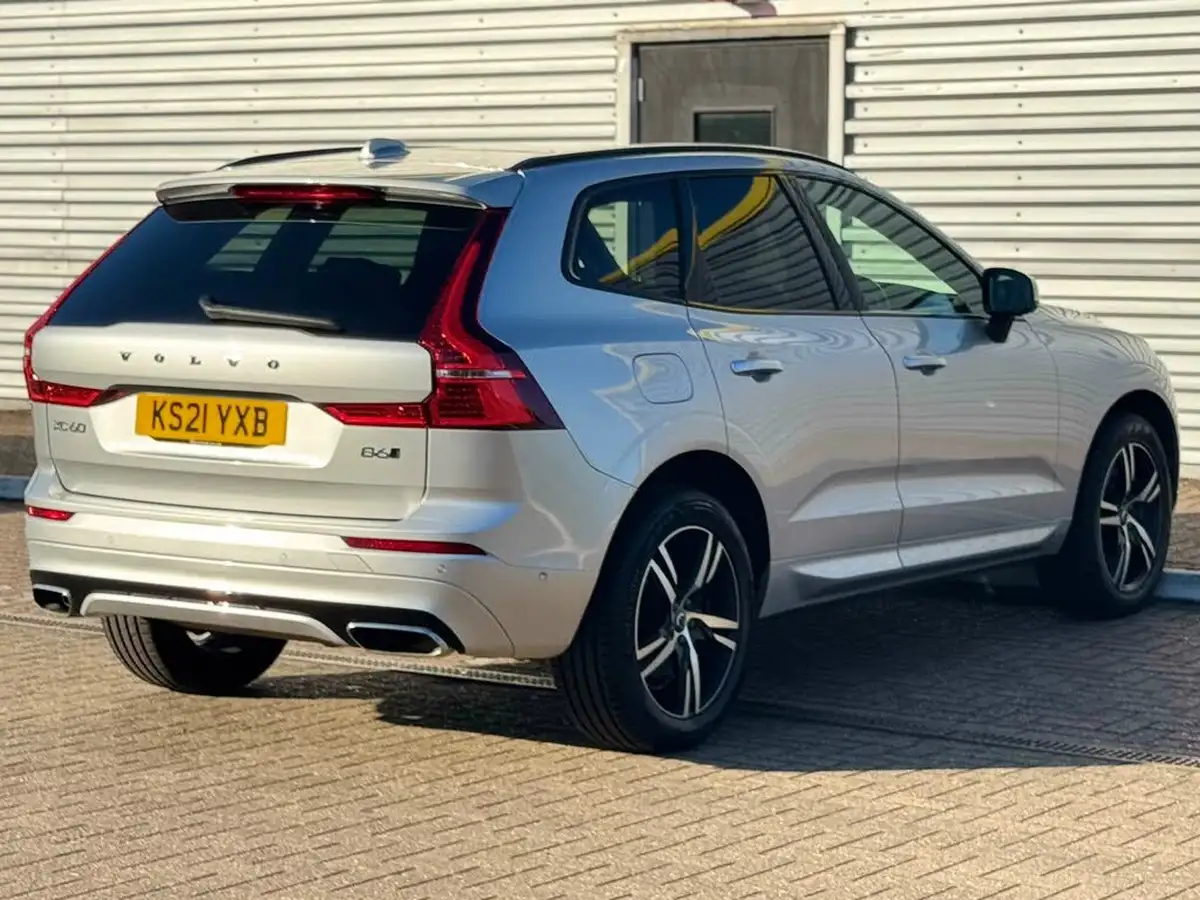 2021-volvo-xc60-20-b6-r-design-big-12