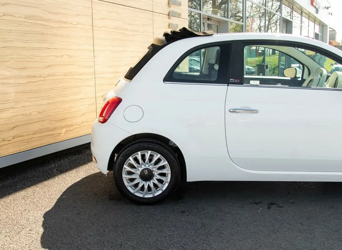 2022-fiat-500c-10-dolcevita-big-7