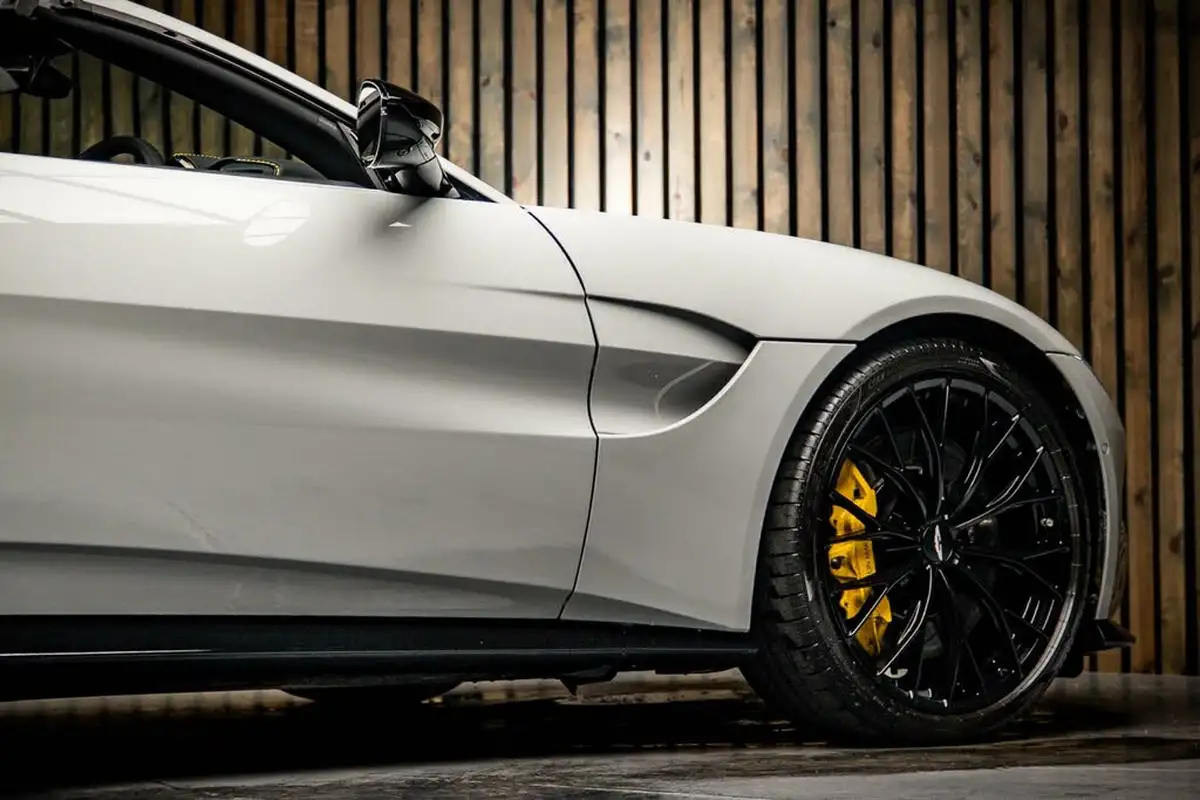 2023-aston-martin-vantage-40-v8-vantage-roadster-auto-big-13
