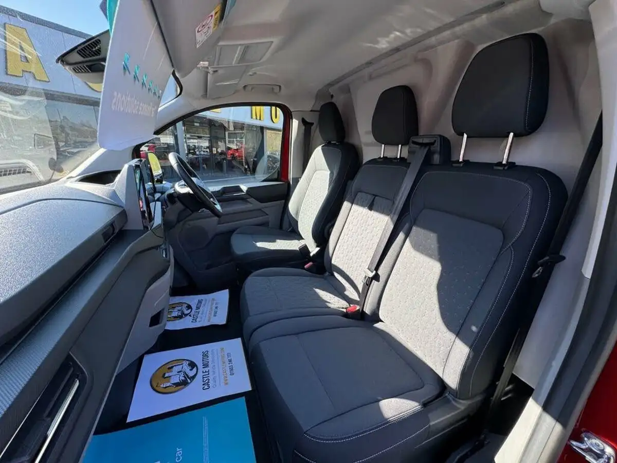 2025-ford-transit-custom-big-16