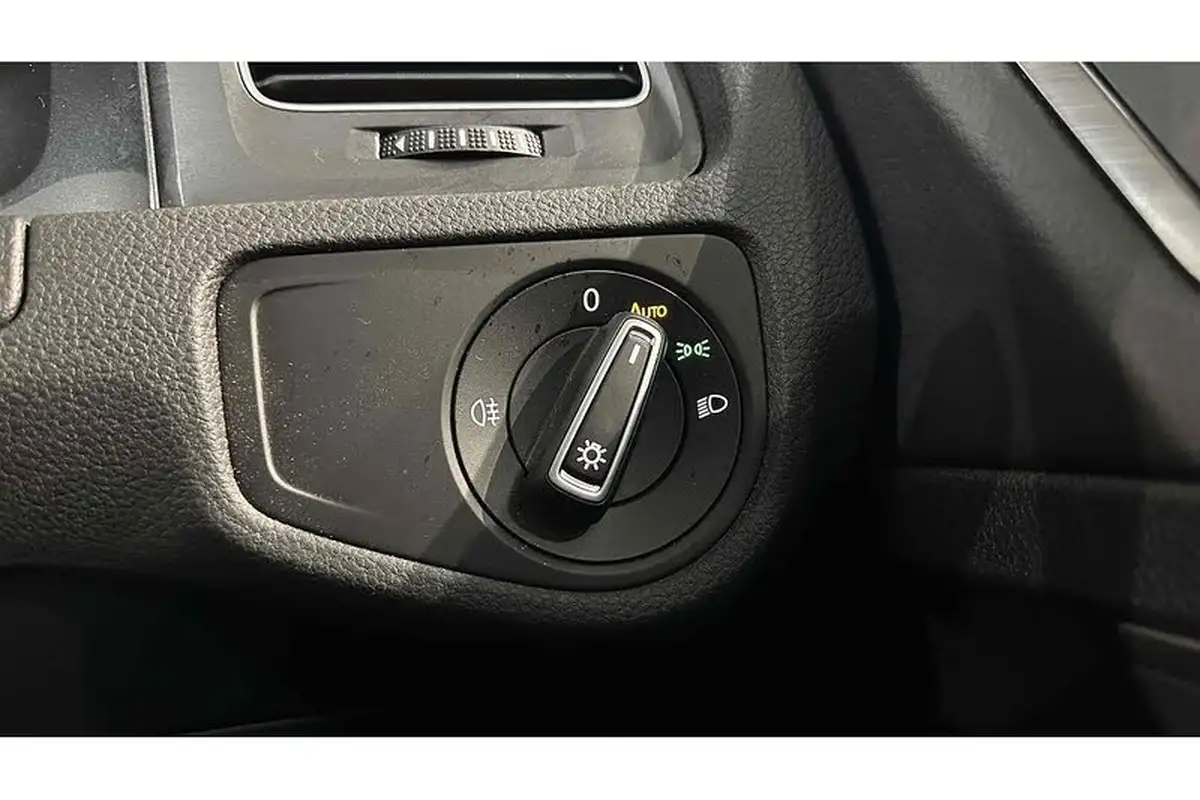 2019-volkswagen-golf-e-e-golf-big-27
