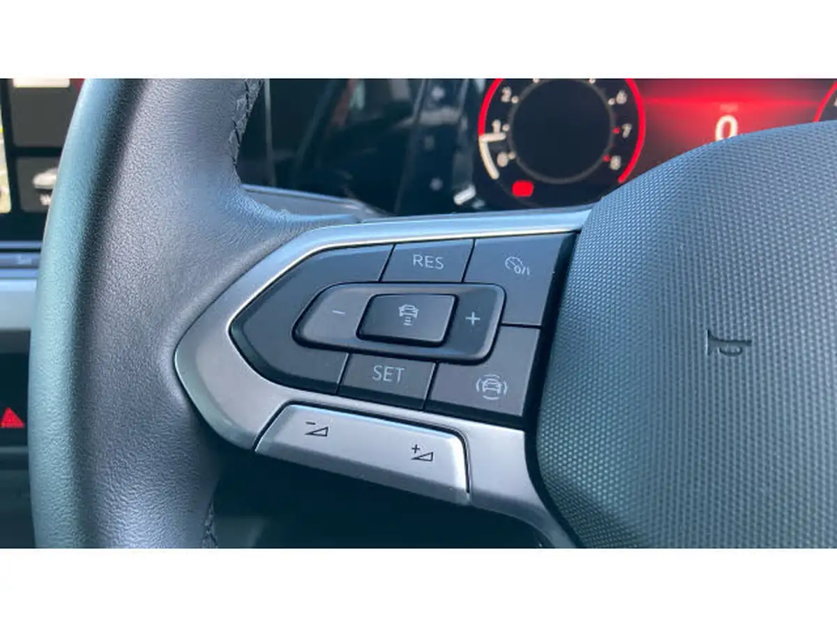 2023-volkswagen-golf-15-tsi-life-130ps-hatchback-big-16
