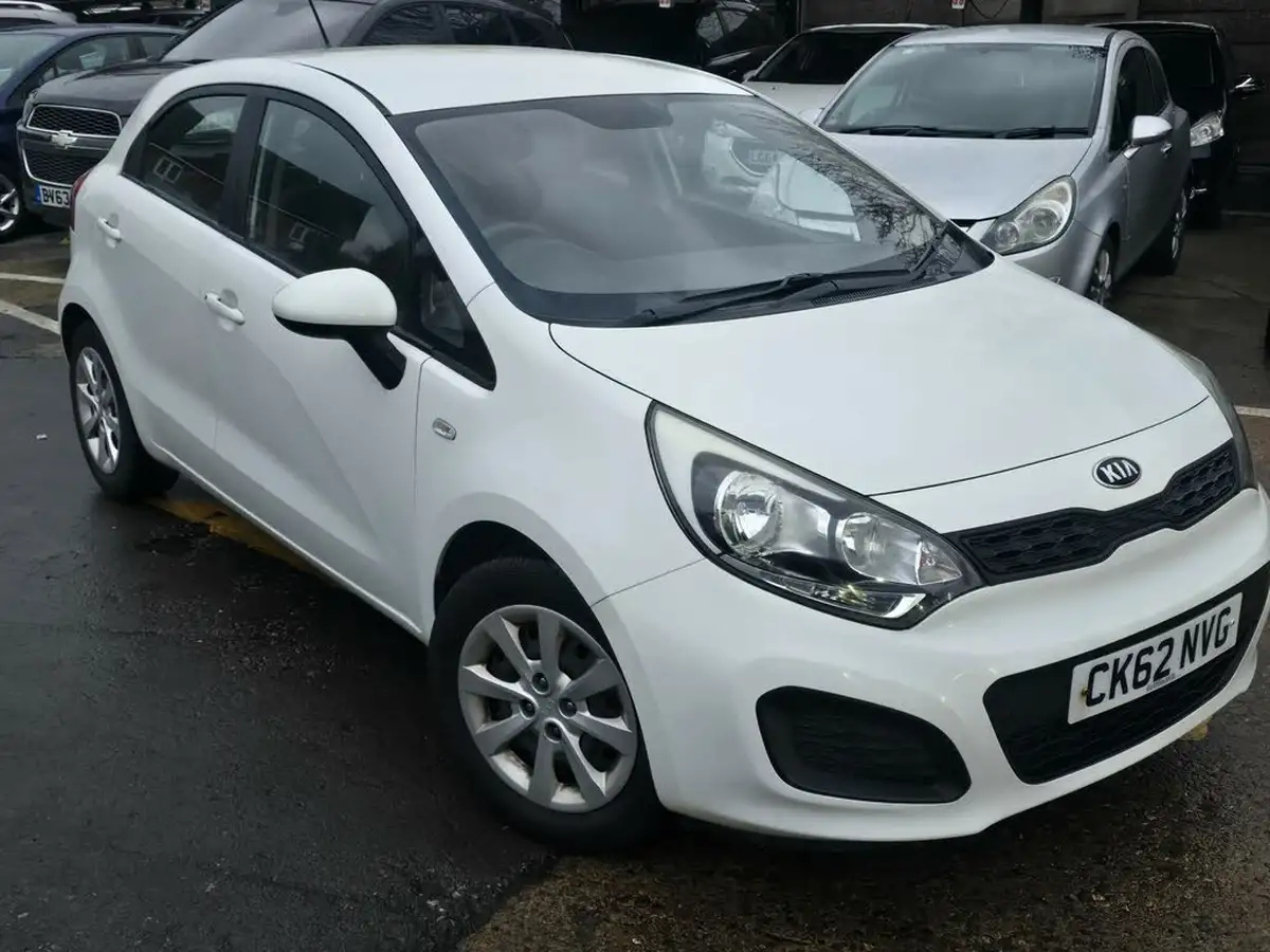 2012-kia-rio-125-1-5d-big-13