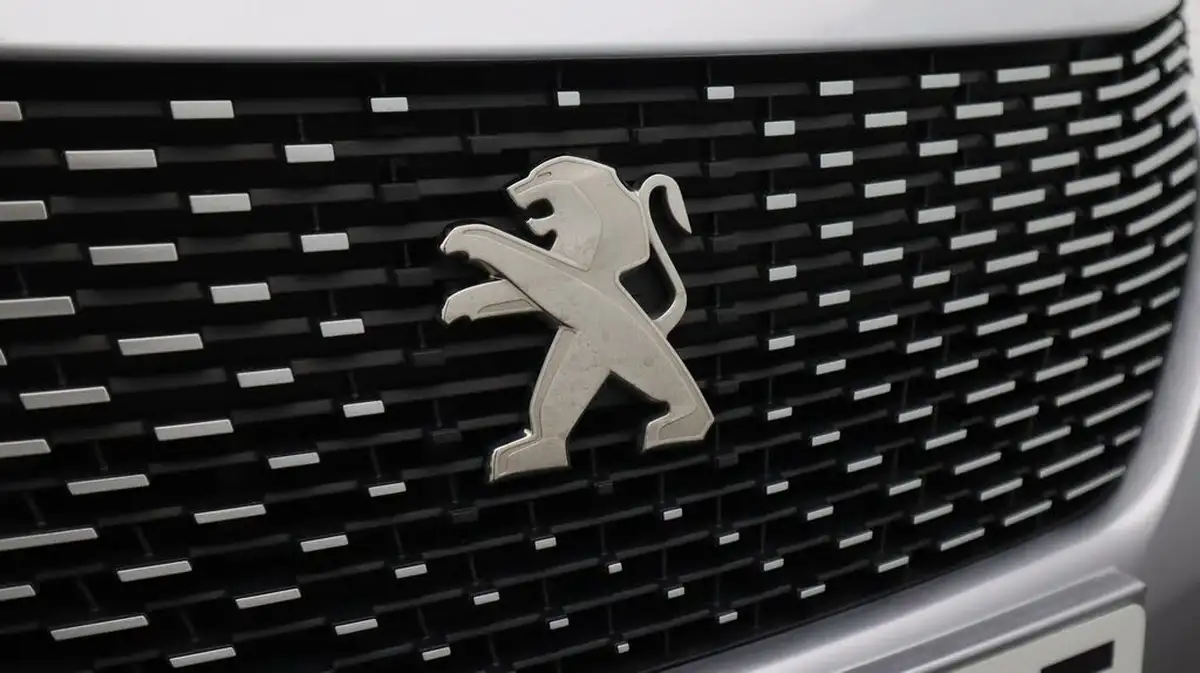 2023-peugeot-2008-suv-e-gt-136bhp-50kwh-station-wagon-big-20