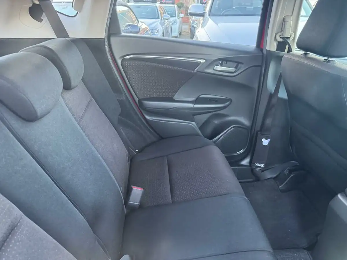 2014-honda-fit-hybrid-big-13