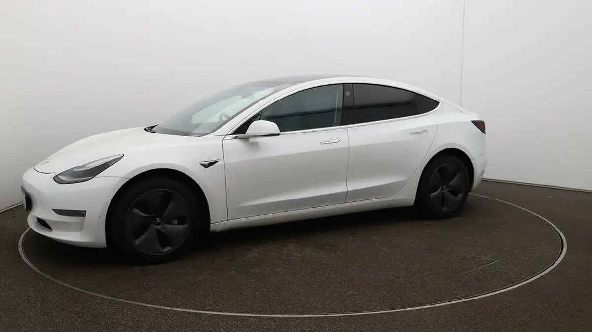 2020-tesla-model-3-e-long-range-big-57