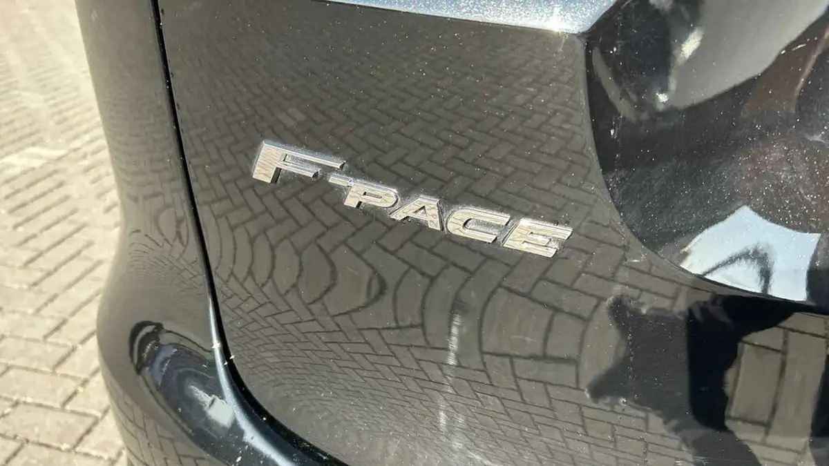 2022-jaguar-f-pace-20-d200-r-dynamic-s-big-23