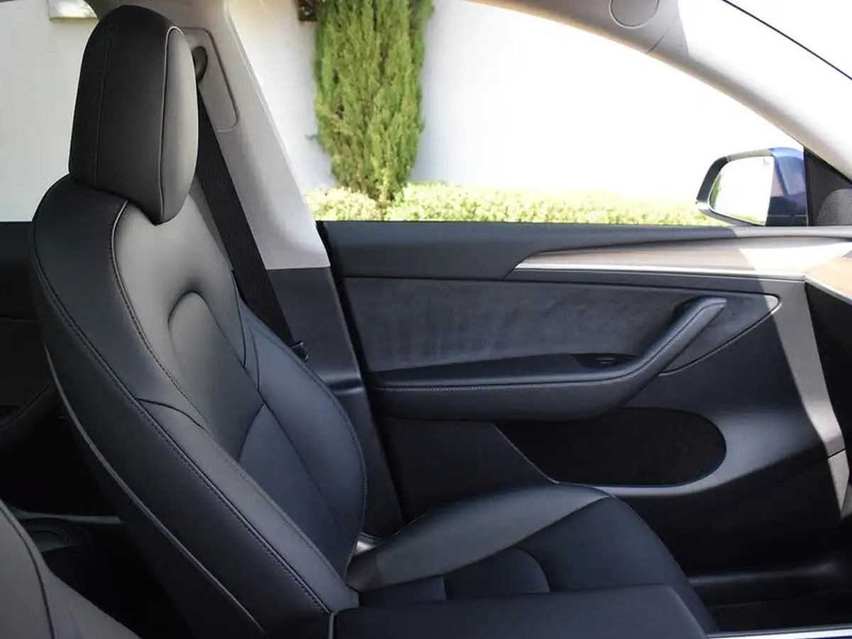 2022-tesla-model-y-e-long-range-big-12