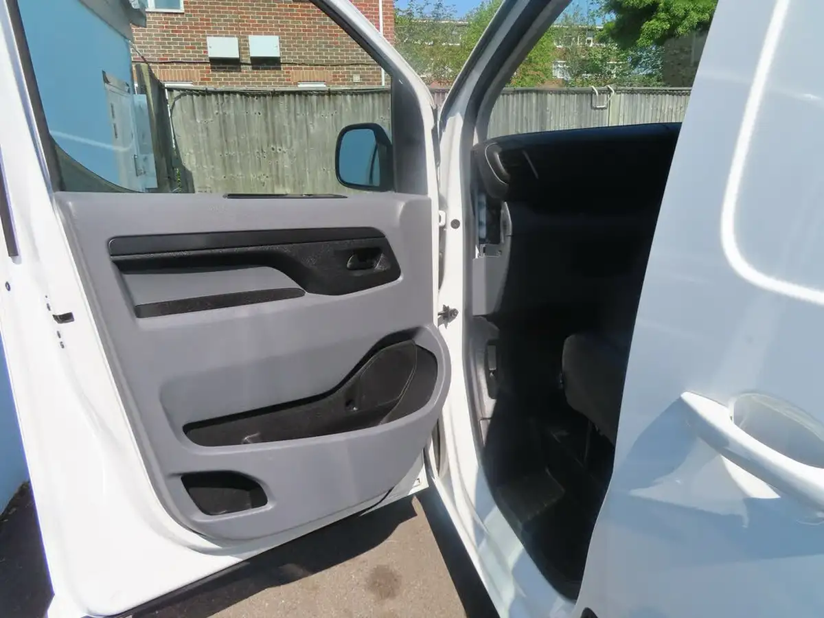 2020-vauxhall-vivaro-20td-3100-l1h1-sportive-120pseu6dt-panel-big-22