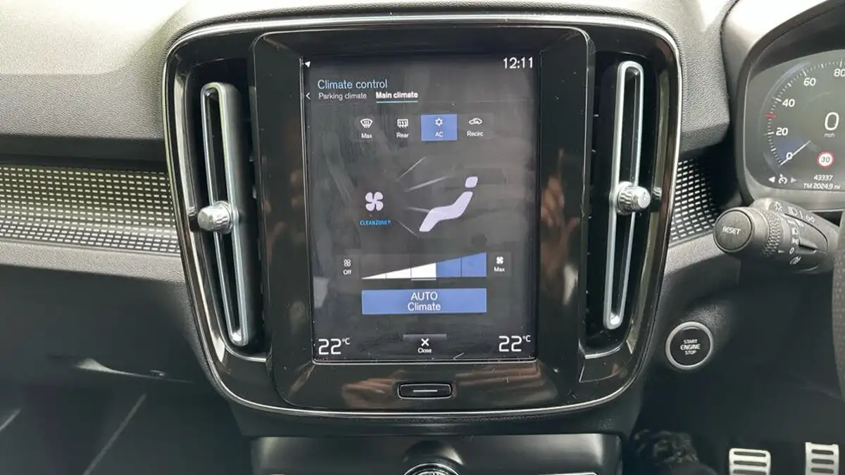 2020-volvo-xc40-15-t3-r-design-big-43