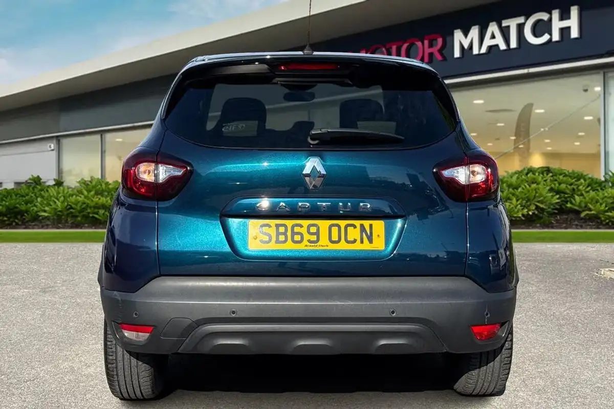 2019-renault-captur-09-tce-iconic-big-3