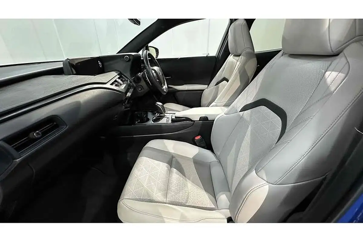 2021-lexus-ux-300e-e-ux-big-18