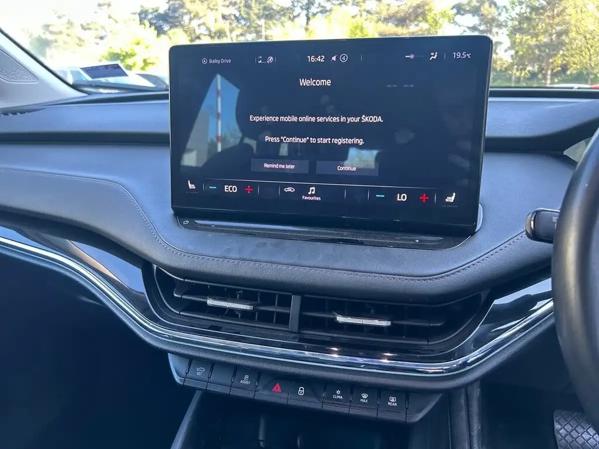 2021-skoda-enyaq-e-60-62-kwh-big-17