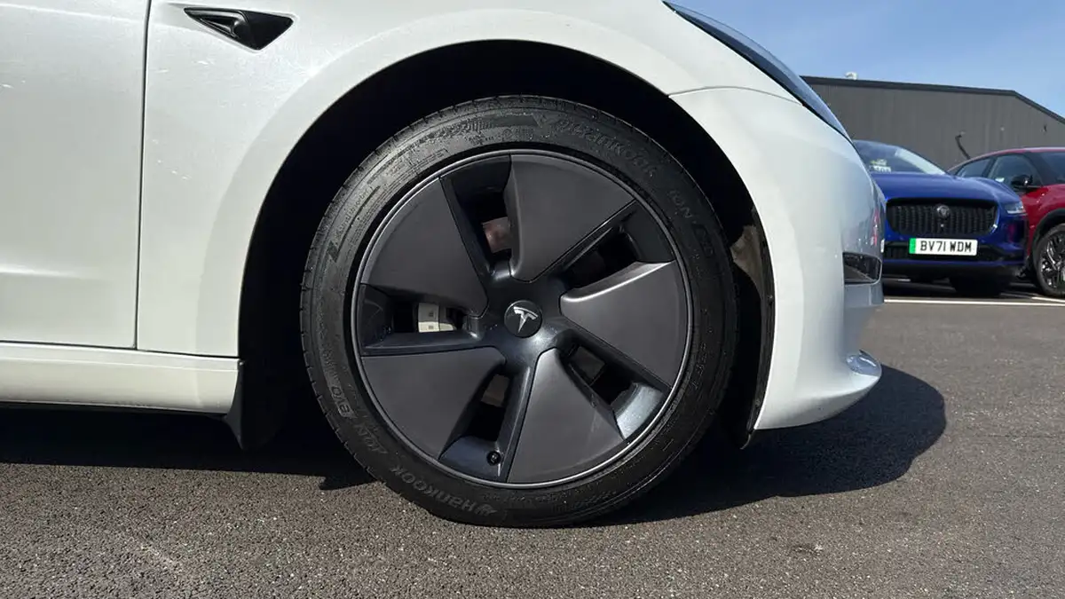 2022-tesla-model-3-e-long-range-big-19