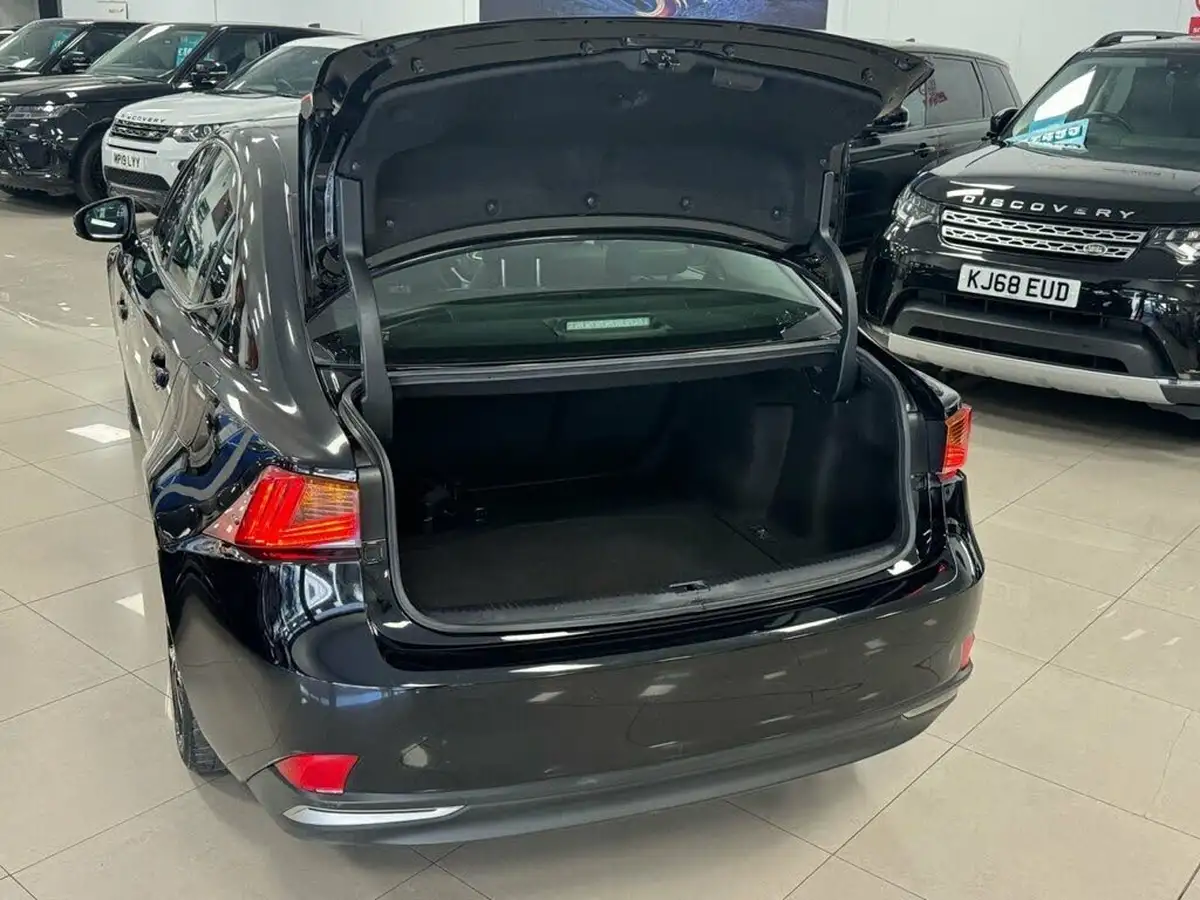 2019-lexus-is-300h-25-is-big-6