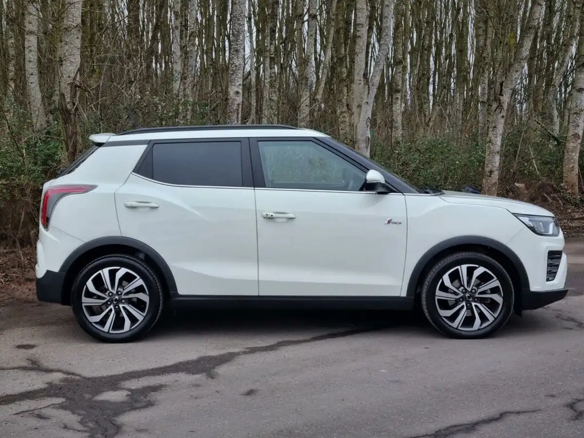 2022-kgm-ssangyong-tivoli-15-ultimate-big-2