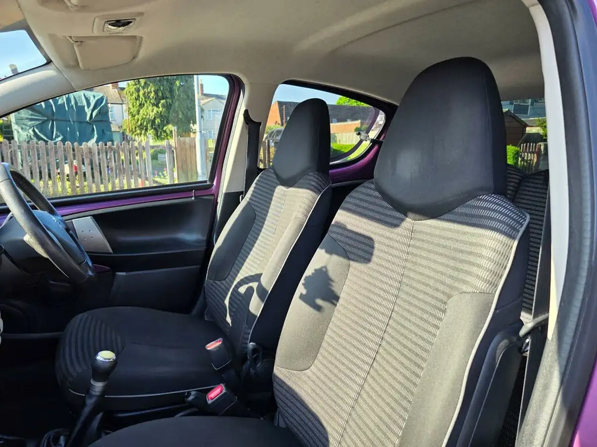 2014-peugeot-107-10-allure-5d-big-32