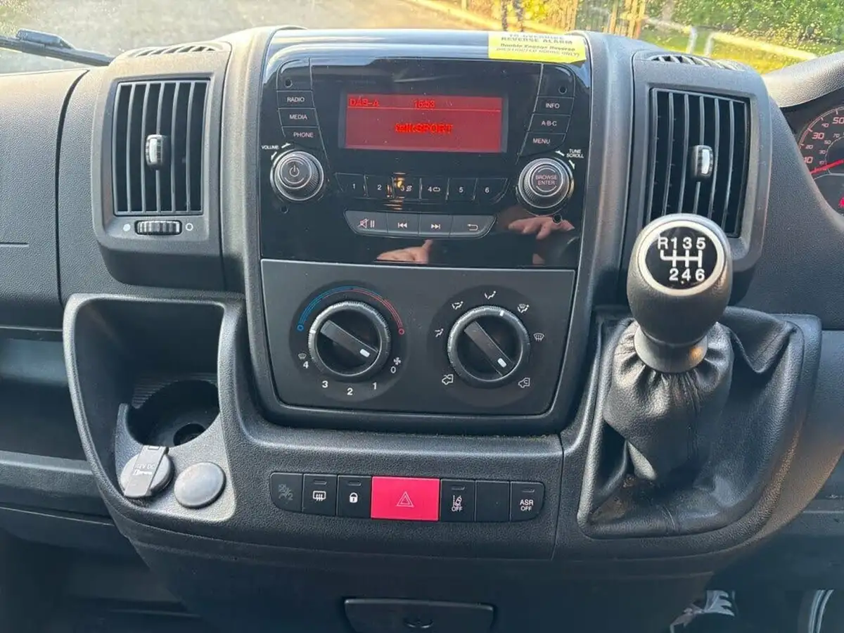 2018-peugeot-boxer-20-bluehdi-440-l4-h2-130-window-big-20