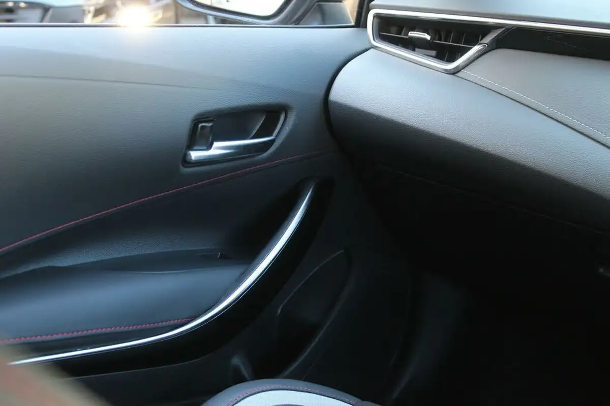 2023-toyota-corolla-18-vvt-i-gr-sport-138bhp-hatchback-big-30