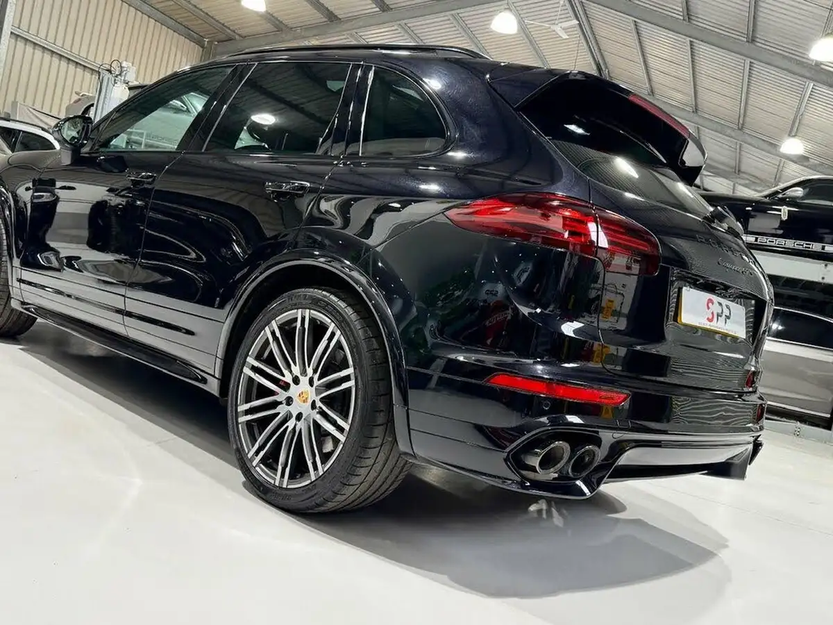 2017-porsche-cayenne-36-gts-big-3