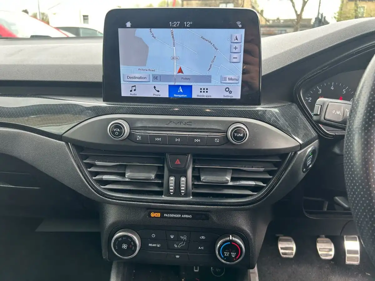 2019-ford-focus-10t-st-line-hatchback-big-14