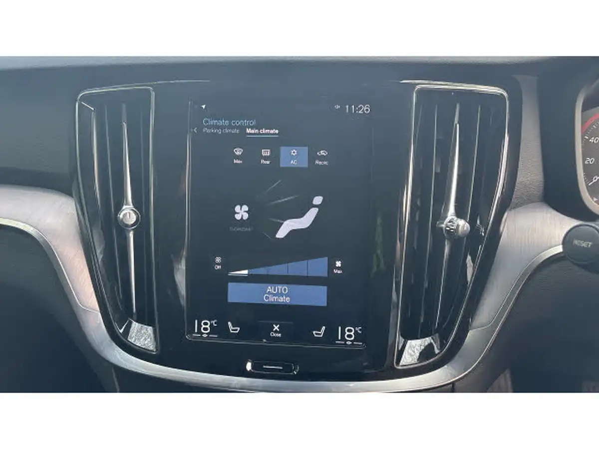 2020-volvo-v60-20-t4-momentum-plus-big-32