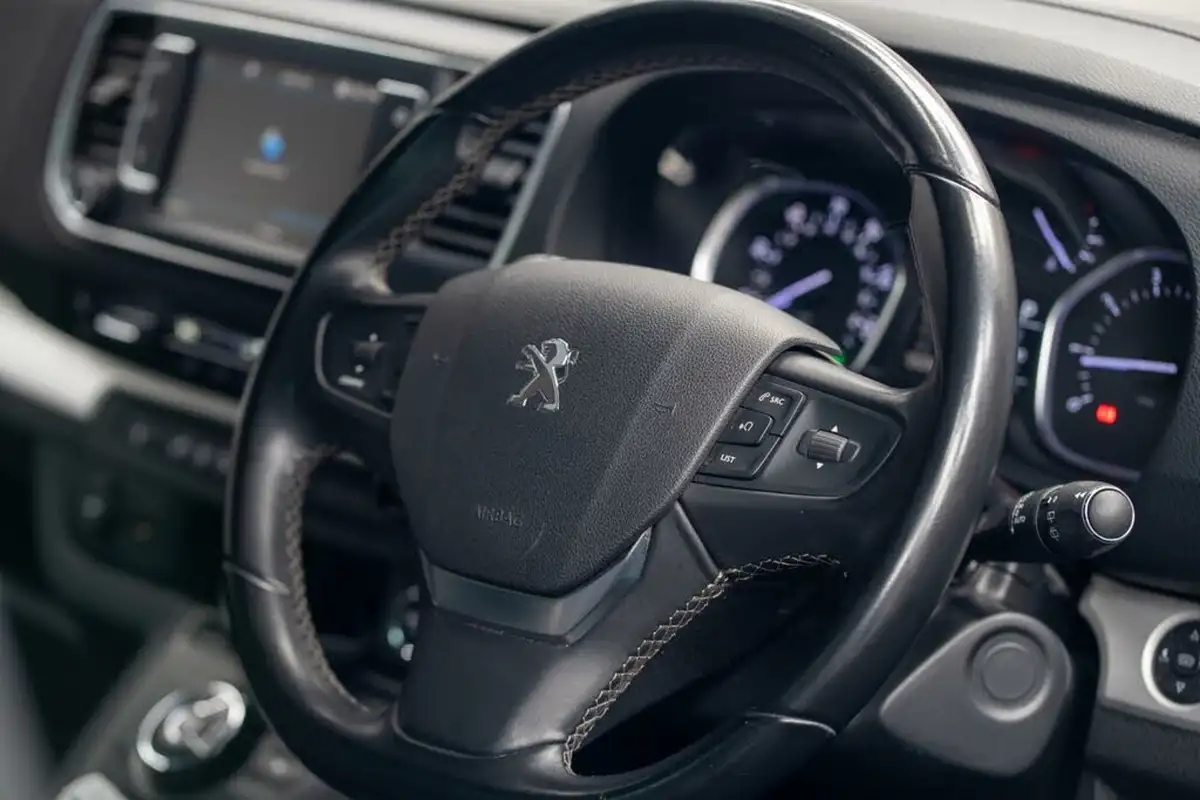 2018-peugeot-traveller-20-bluehdi-allure-20-bluehdi-180ps-standardss-eat8-big-28