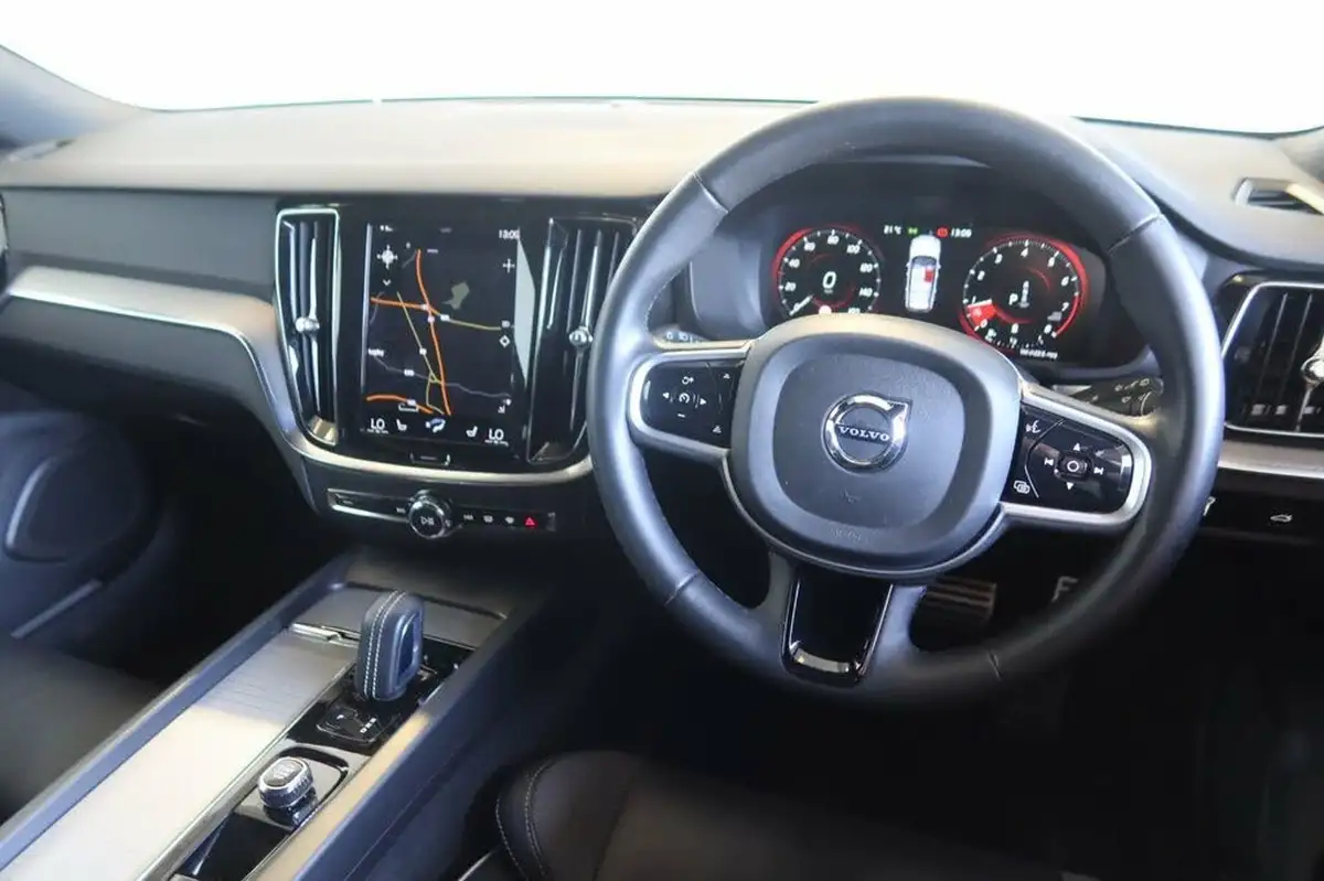 2022-volvo-v60-20-b3-r-design-161bhp-big-3