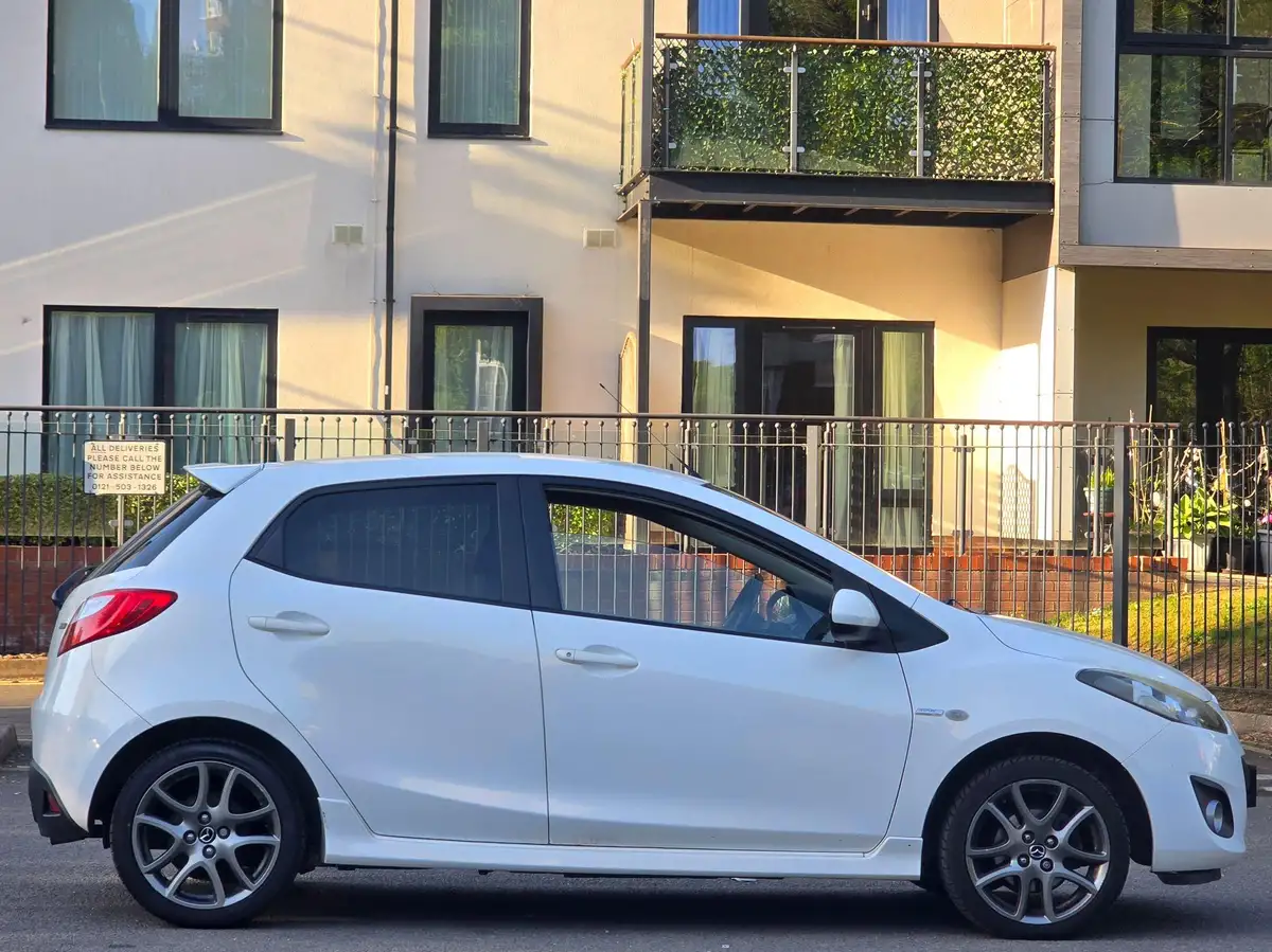 2012-mazda-mazda2-13-venture-big-5