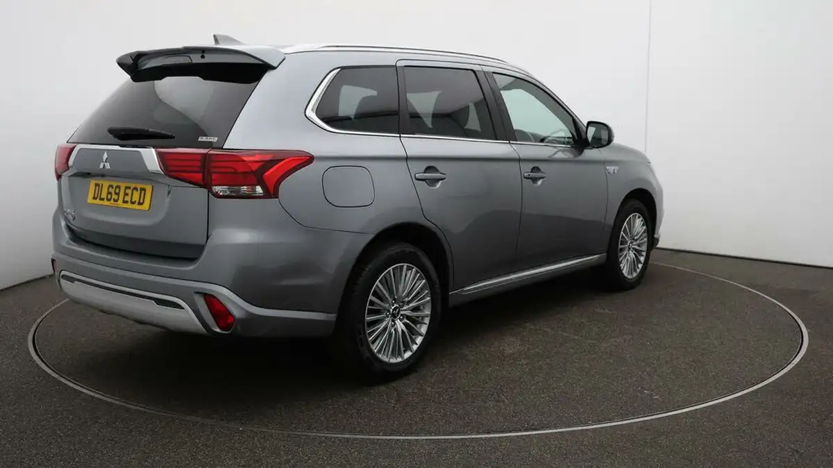 2020-mitsubishi-outlander-24-dynamic-phev-big-45