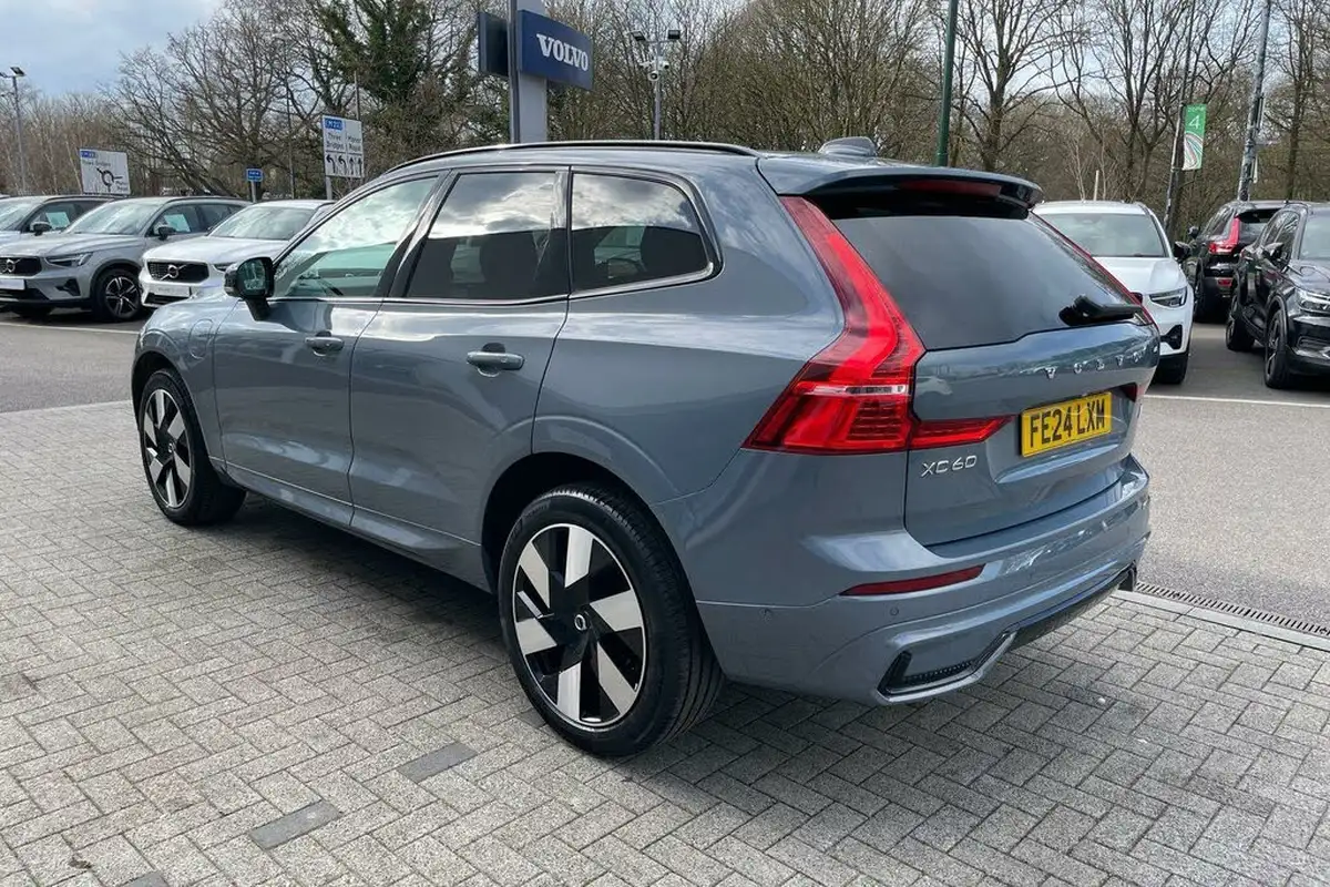 2024-volvo-xc60-20-b5-plus-big-8