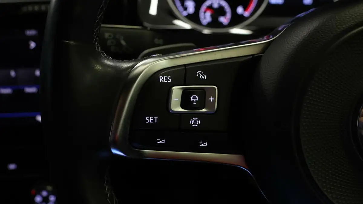 2019-volkswagen-golf-20tdi-r-line-5d-dsg-big-21