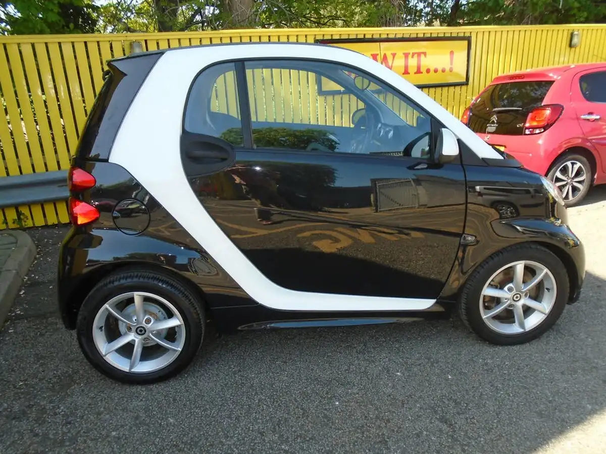 2014-smart-fortwo-10-edition-21-coupe-big-3