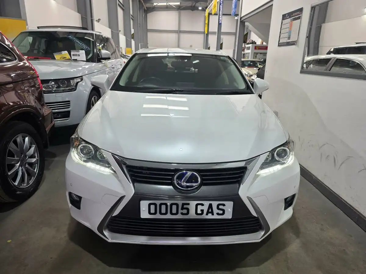 2015-lexus-ct-200h-18-advance-cvt-big-4