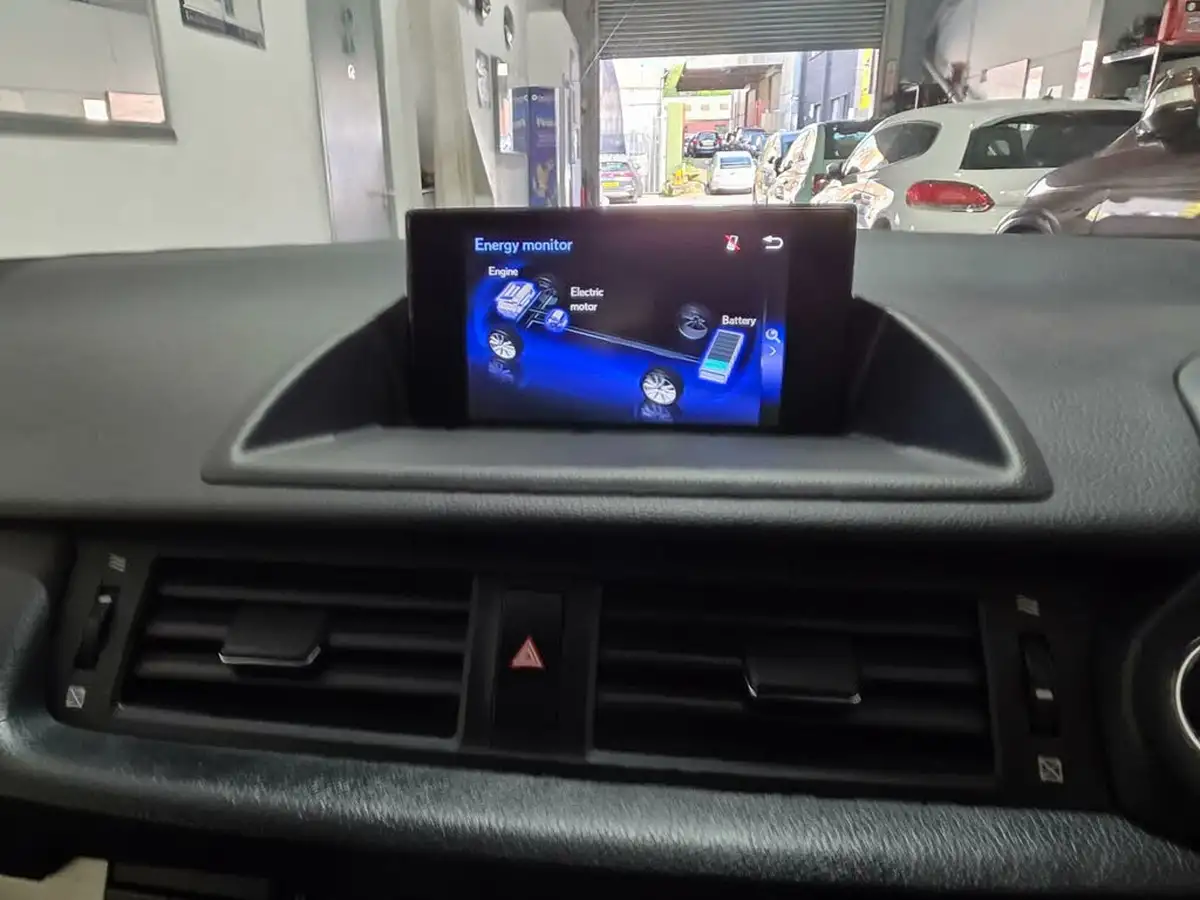 2015-lexus-ct-200h-18-advance-cvt-big-52