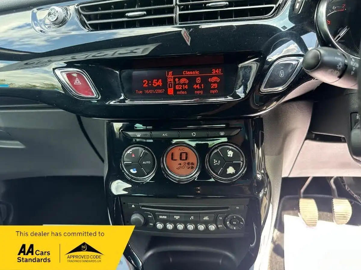 2015-citroen-ds3-12-dstyle-plus-big-14